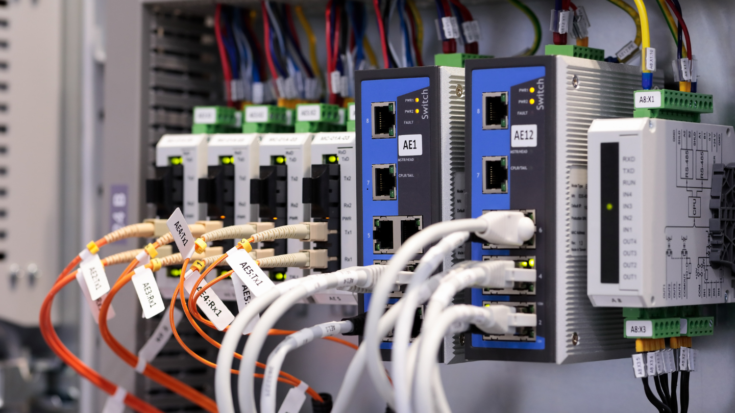 Wired vs Wireless Networks: Advantages & Disadvantages 2 Wired vs Wireless Networks: Advantages & Disadvantages